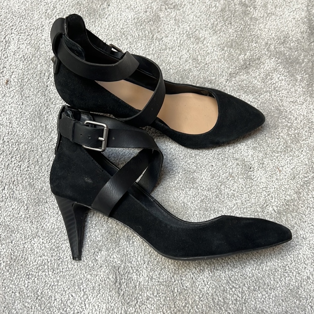 Joe’s heels - Picture 2 of 5